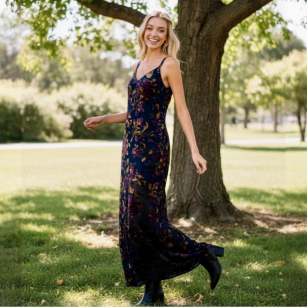 Raga Viola Velvet Sleeveless Maxi Dress - Picture 2 of 9